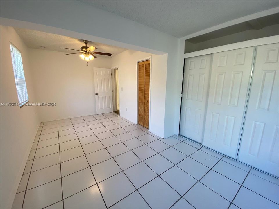 For Rent: $2,300 (2 beds, 1 baths, 991 Square Feet)