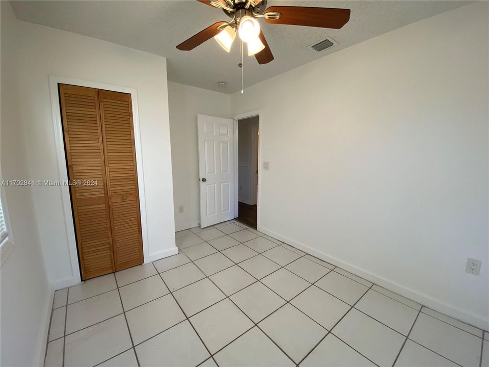 For Rent: $2,300 (2 beds, 1 baths, 991 Square Feet)