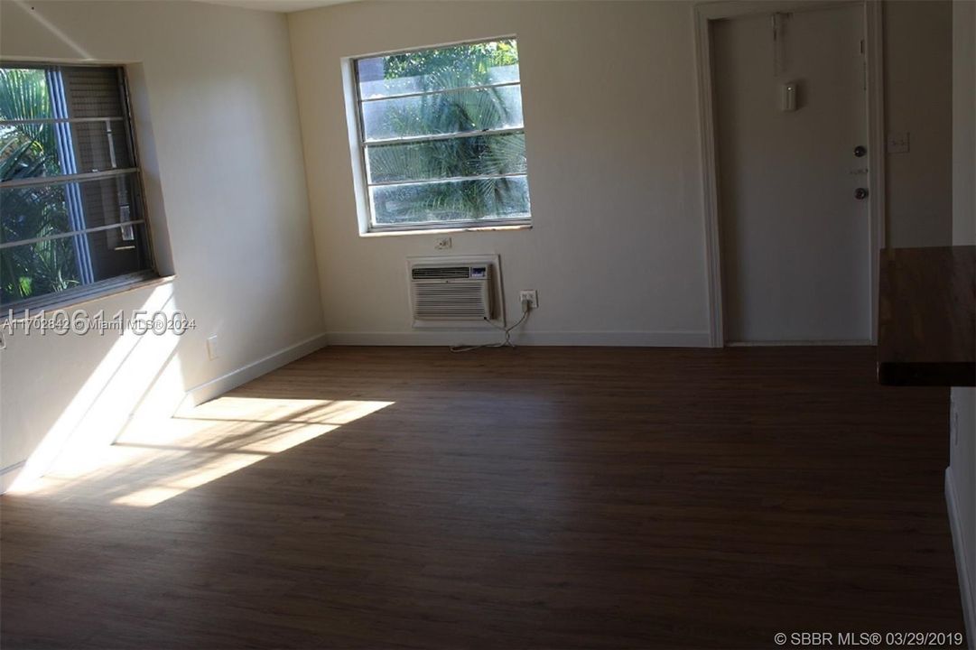 For Sale: $195,000 (2 beds, 1 baths, 900 Square Feet)