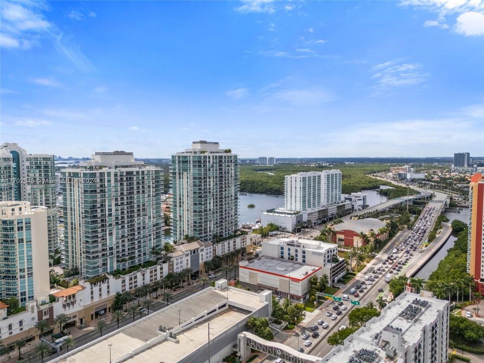 For Sale: $1,535,000 (3 beds, 3 baths, 1892 Square Feet)