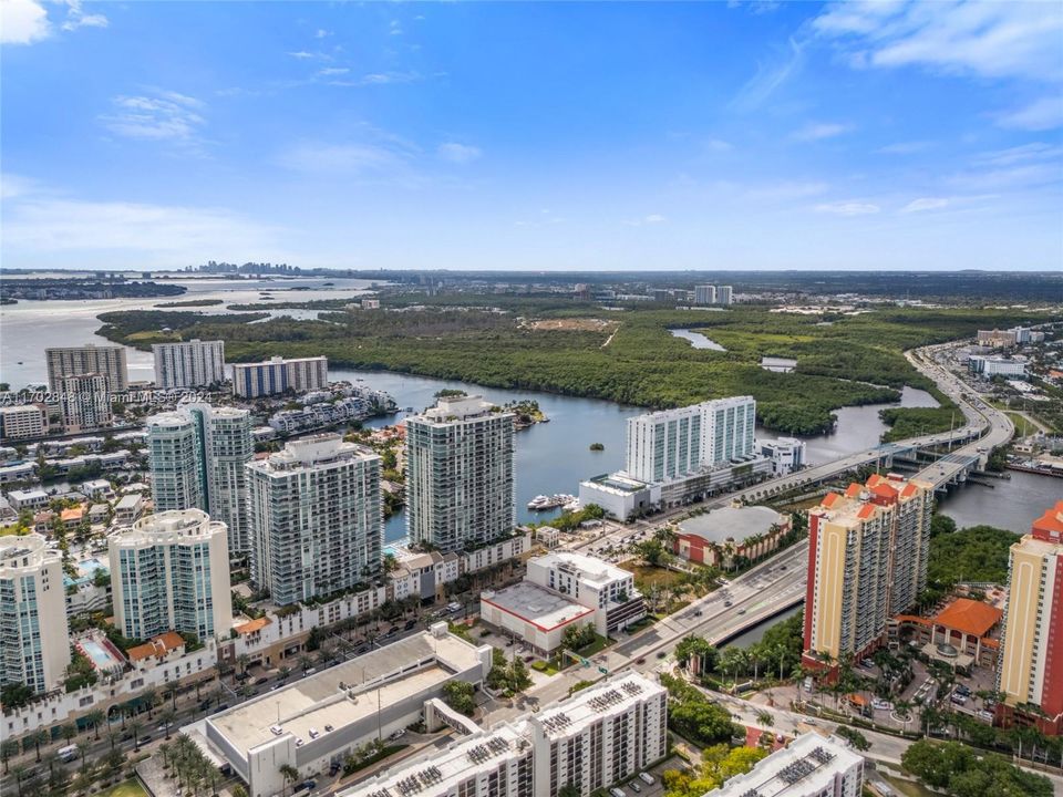 For Sale: $1,535,000 (3 beds, 3 baths, 1892 Square Feet)