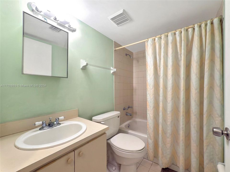 For Sale: $274,900 (2 beds, 2 baths, 760 Square Feet)