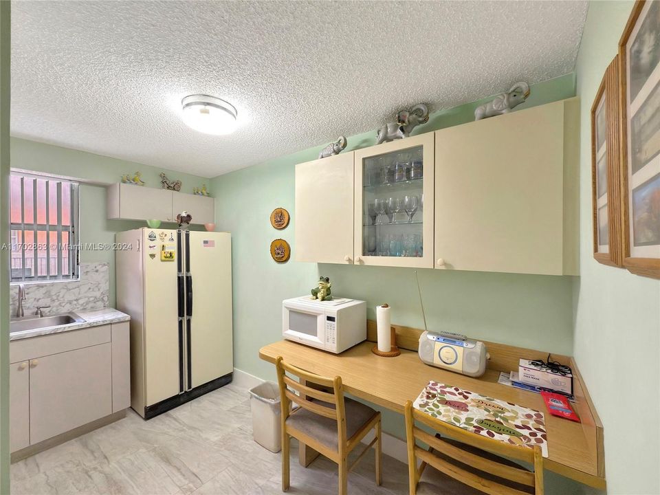 For Sale: $274,900 (2 beds, 2 baths, 760 Square Feet)