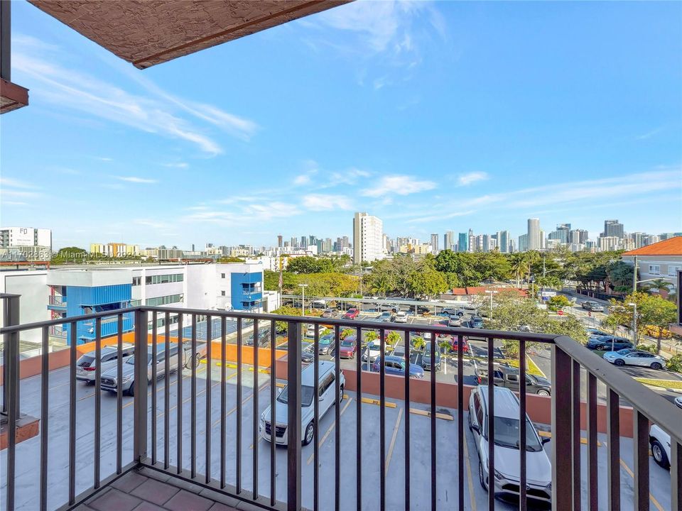 For Sale: $274,900 (2 beds, 2 baths, 760 Square Feet)