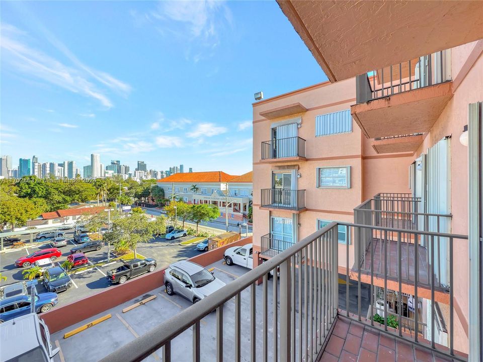 For Sale: $274,900 (2 beds, 2 baths, 760 Square Feet)