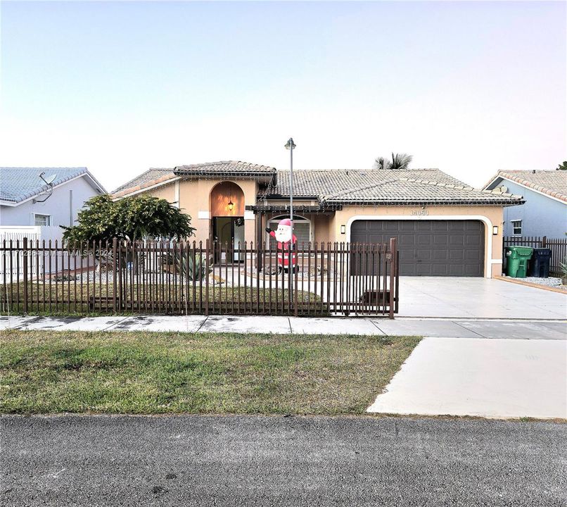 For Sale: $700,000 (3 beds, 2 baths, 1732 Square Feet)