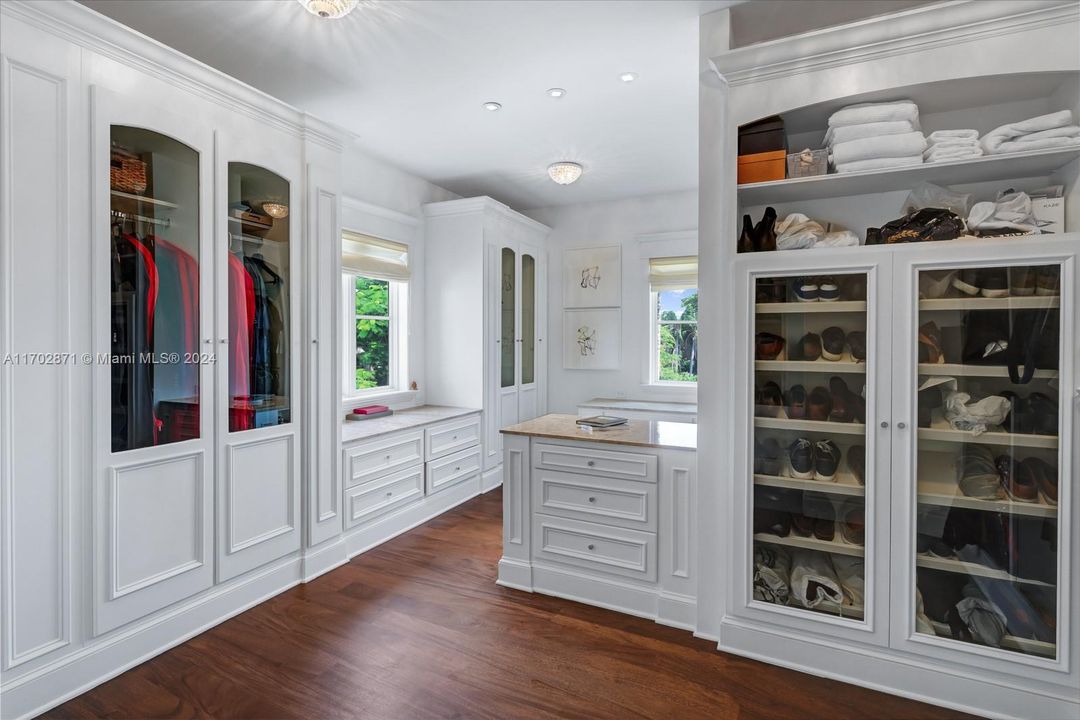 最近租的: $125,000 (8 贝兹, 9 浴室, 8360 平方英尺)