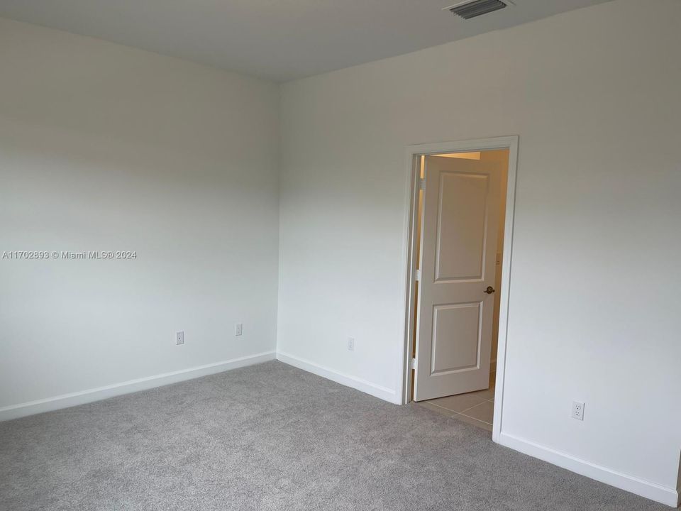 For Rent: $3,100 (3 beds, 2 baths, 1628 Square Feet)