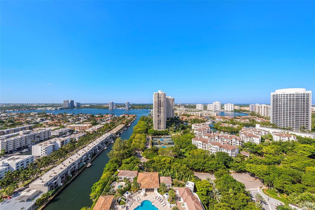 For Sale: $2,795,000 (3 beds, 3 baths, 3200 Square Feet)