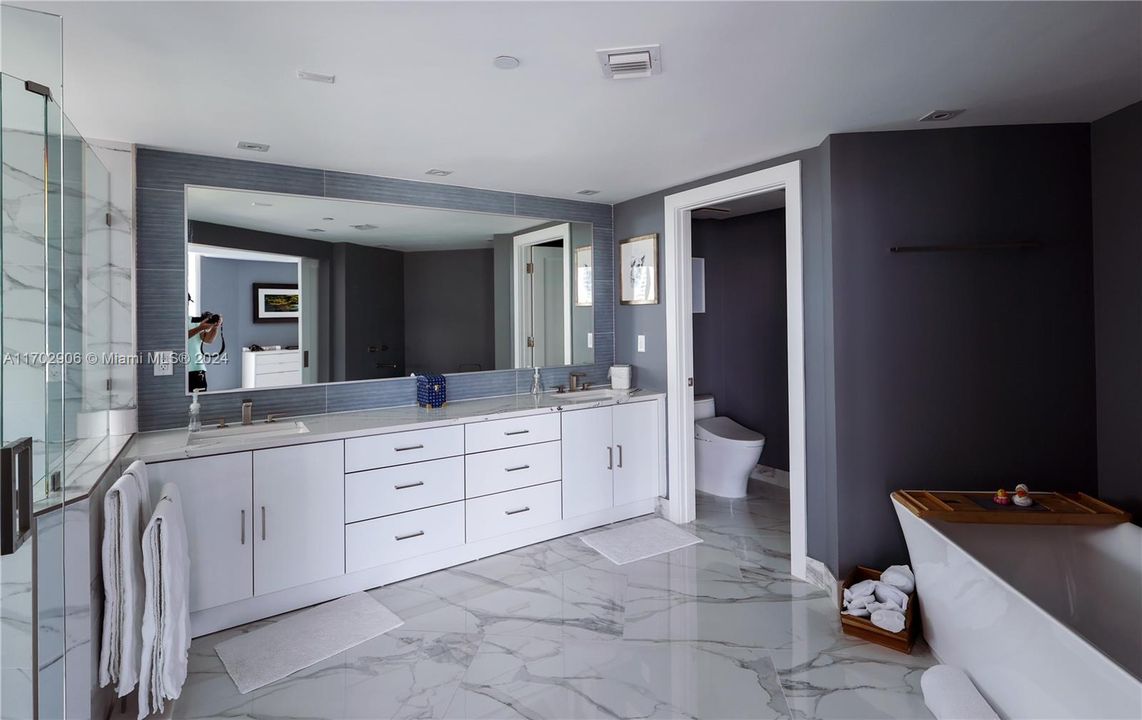 MASTER BATH