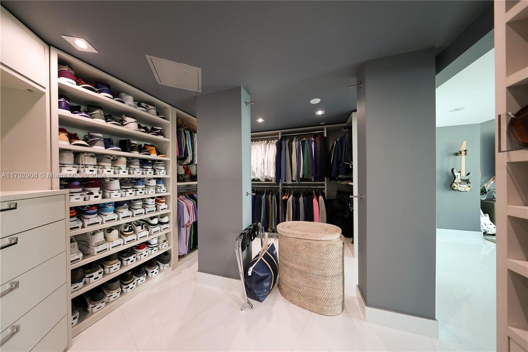 EXTRA LARGE WALK IN CLOSET