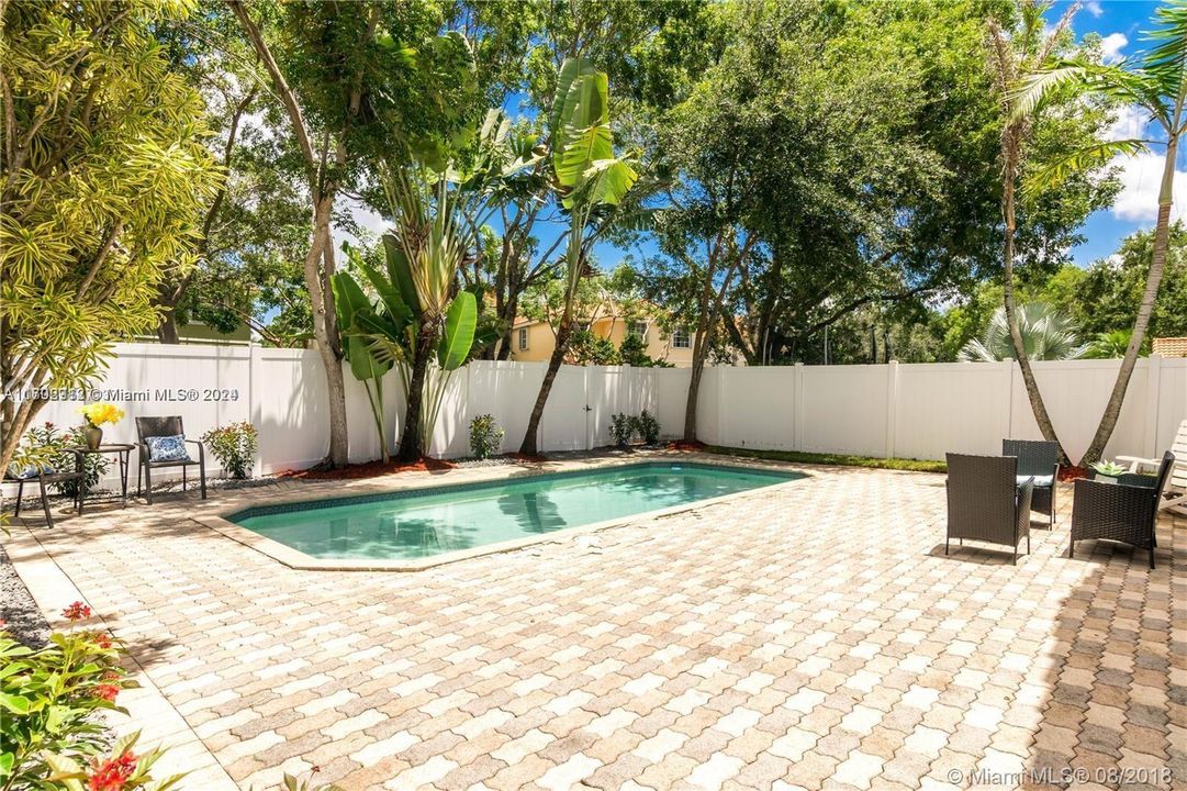 Active With Contract: $679,999 (4 beds, 2 baths, 1572 Square Feet)