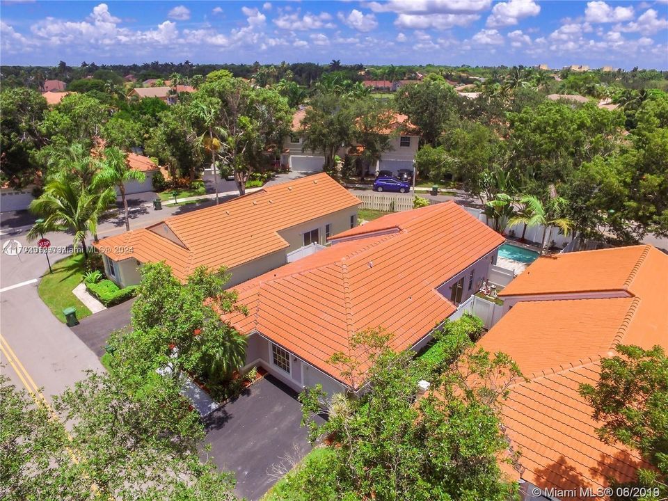 Active With Contract: $679,999 (4 beds, 2 baths, 1572 Square Feet)