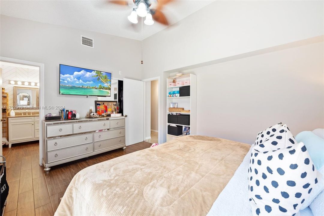 Active With Contract: $679,999 (4 beds, 2 baths, 1572 Square Feet)