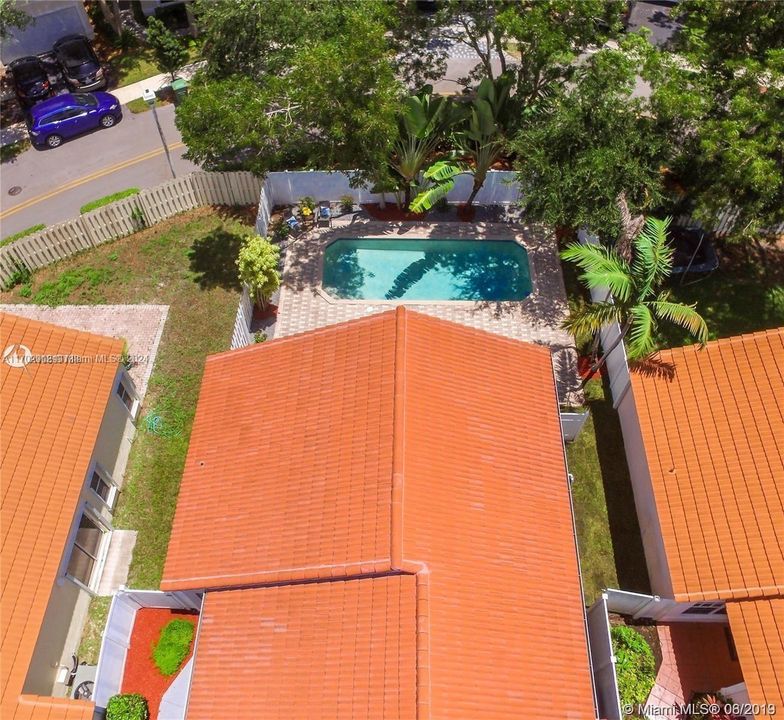 Active With Contract: $679,999 (4 beds, 2 baths, 1572 Square Feet)