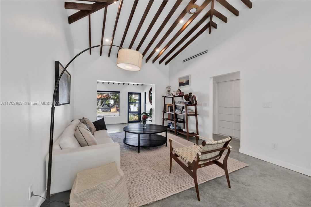 For Sale: $1,695,000 (4 beds, 2 baths, 1982 Square Feet)