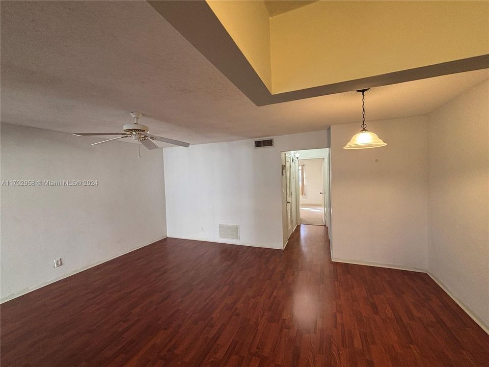 For Sale: $174,000 (1 beds, 1 baths, 641 Square Feet)