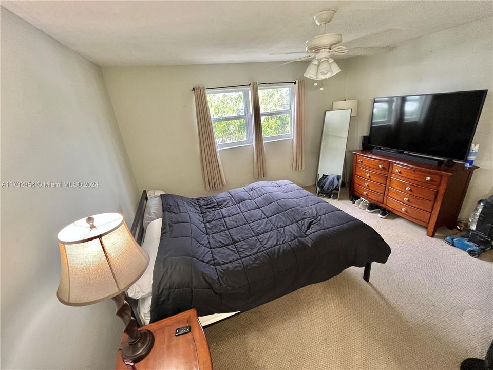 For Sale: $174,000 (1 beds, 1 baths, 641 Square Feet)