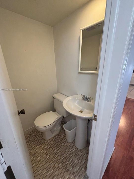 For Sale: $174,000 (1 beds, 1 baths, 641 Square Feet)