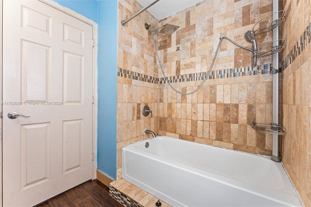 For Sale: $400,000 (3 beds, 2 baths, 1373 Square Feet)