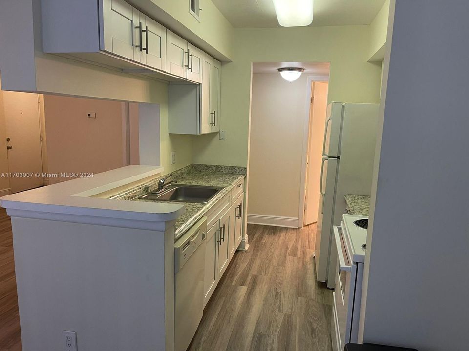 For Rent: $1,850 (1 beds, 1 baths, 695 Square Feet)