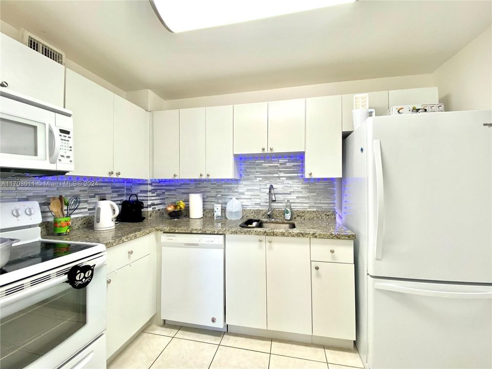 For Sale: $379,000 (2 beds, 2 baths, 1300 Square Feet)