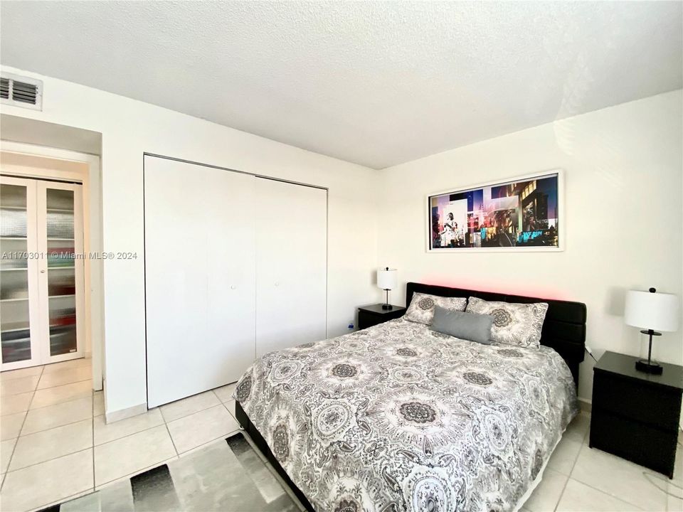 For Sale: $379,000 (2 beds, 2 baths, 1300 Square Feet)