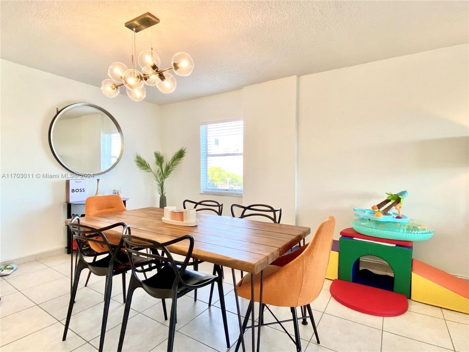 For Sale: $379,000 (2 beds, 2 baths, 1300 Square Feet)