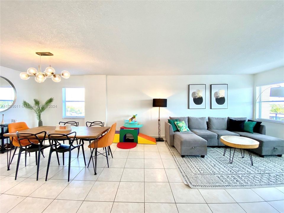 For Sale: $379,000 (2 beds, 2 baths, 1300 Square Feet)