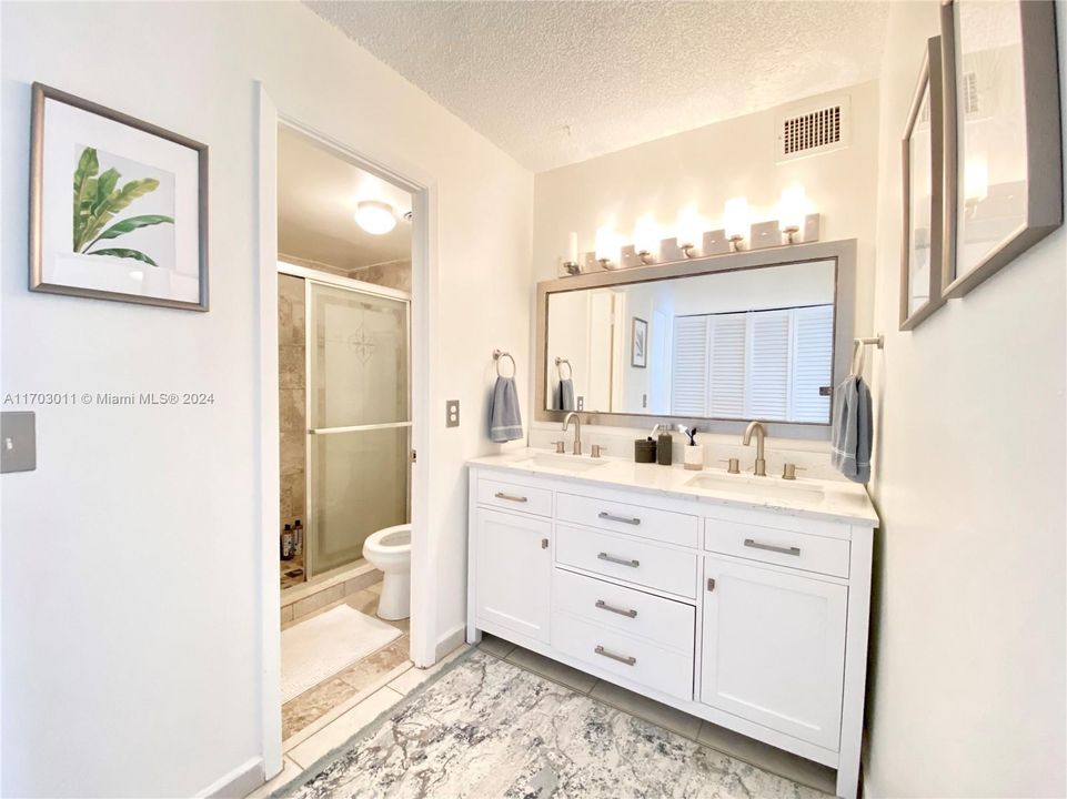 For Sale: $379,000 (2 beds, 2 baths, 1300 Square Feet)