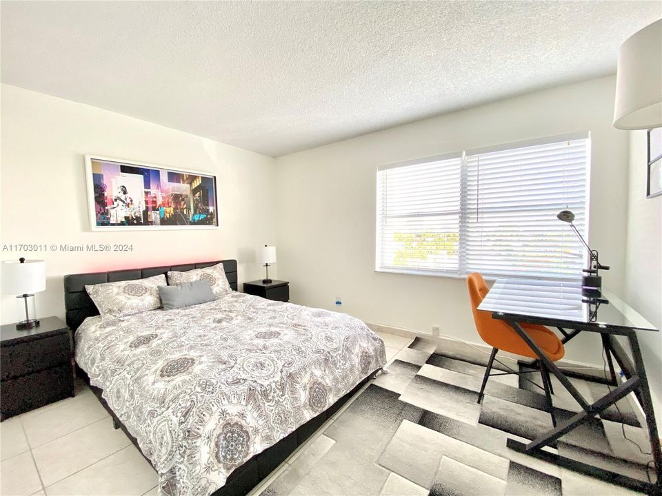 For Sale: $379,000 (2 beds, 2 baths, 1300 Square Feet)