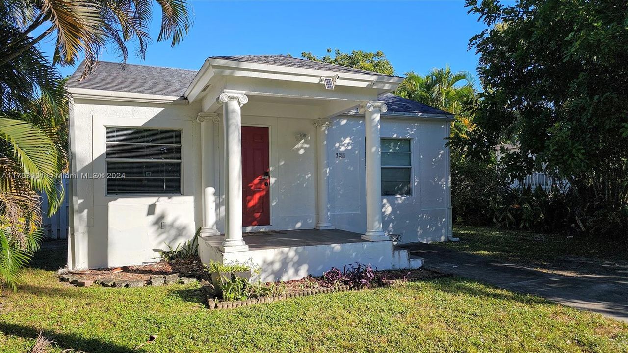 For Sale: $490,000 (3 beds, 2 baths, 1080 Square Feet)