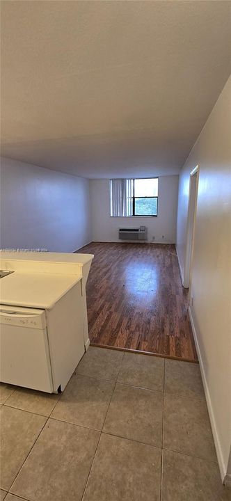 For Rent: $1,450 (1 beds, 1 baths, 606 Square Feet)