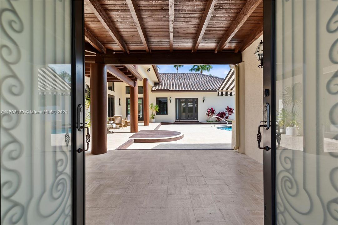 poolside entry/indoor-outdoor flow