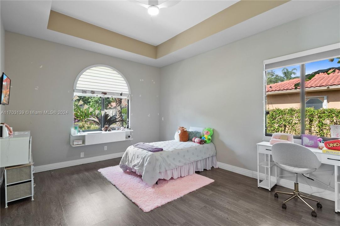 Bedroom with Bathroom inside