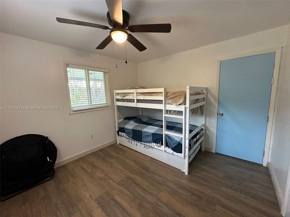 For Rent: $2,650 (2 beds, 1 baths, 768 Square Feet)