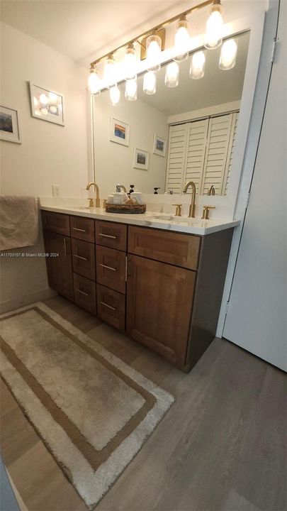 Active With Contract: $2,750 (1 beds, 1 baths, 900 Square Feet)