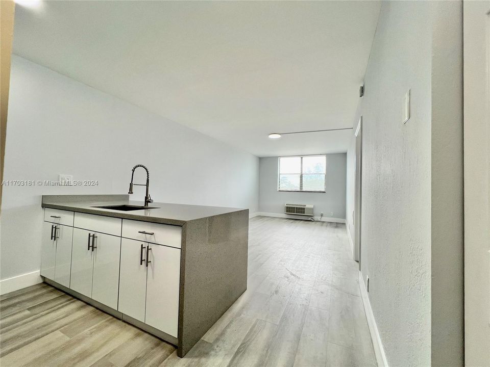 For Rent: $1,700 (1 beds, 1 baths, 606 Square Feet)