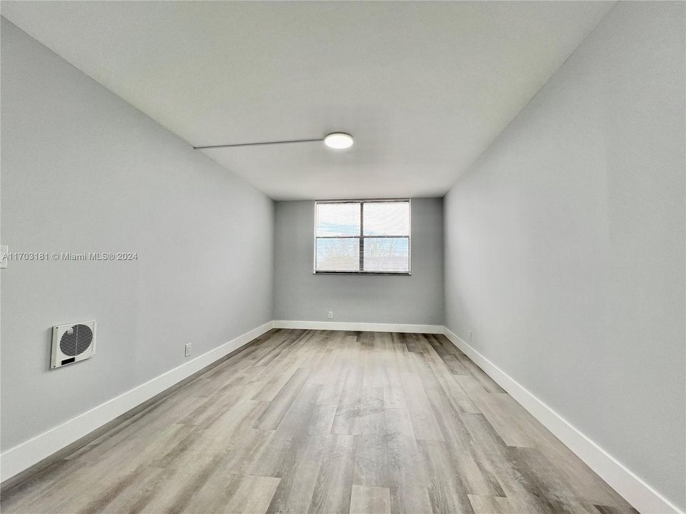 For Rent: $1,700 (1 beds, 1 baths, 606 Square Feet)