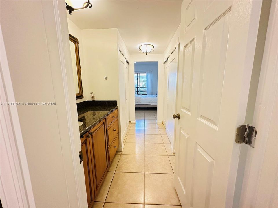 For Sale: $375,000 (1 beds, 1 baths, 1177 Square Feet)