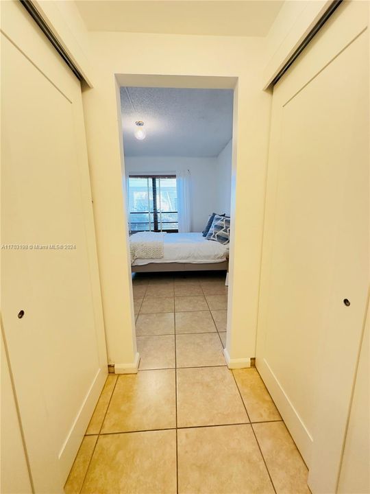 For Sale: $375,000 (1 beds, 1 baths, 1177 Square Feet)