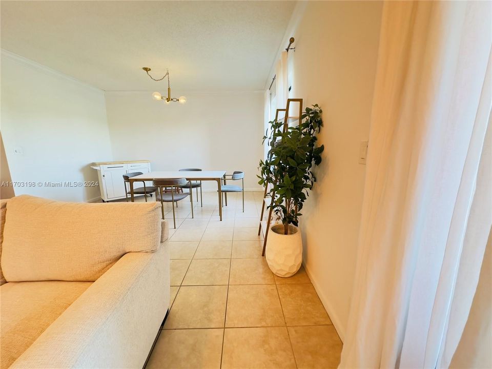 For Sale: $375,000 (1 beds, 1 baths, 1177 Square Feet)