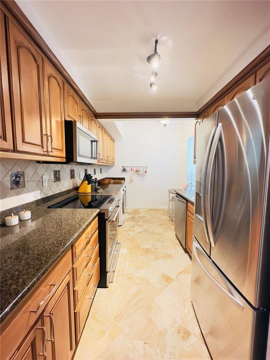 For Sale: $375,000 (1 beds, 1 baths, 1177 Square Feet)