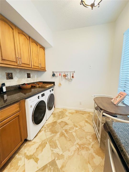 For Sale: $375,000 (1 beds, 1 baths, 1177 Square Feet)