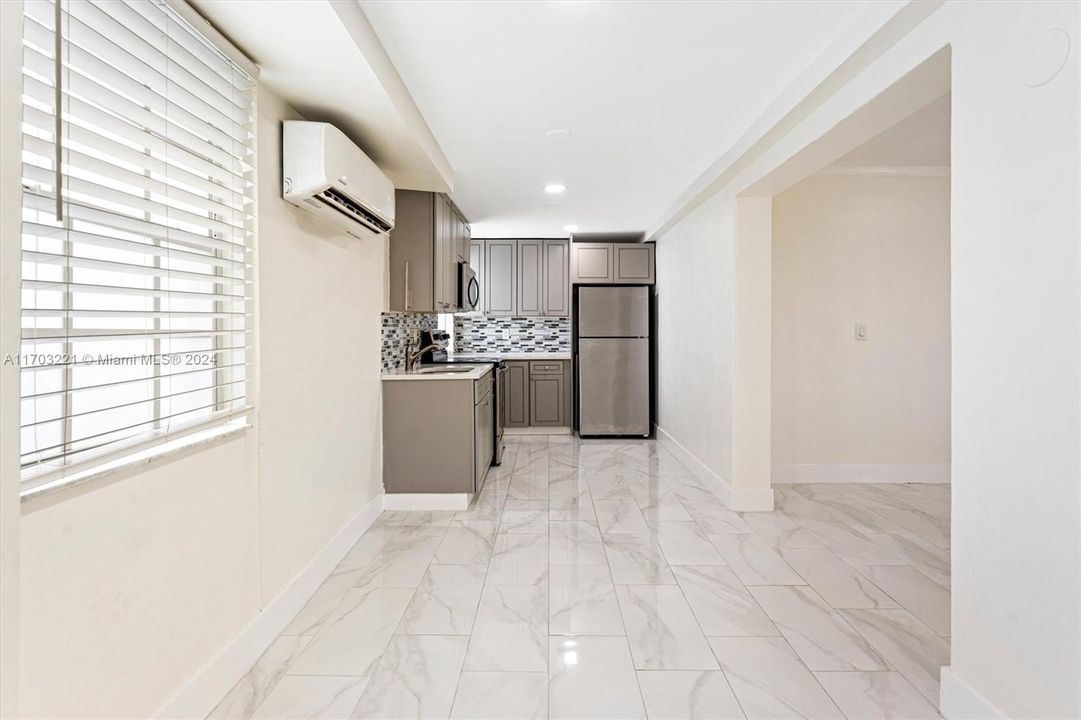 Active With Contract: $1,650 (1 beds, 1 baths, 600 Square Feet)