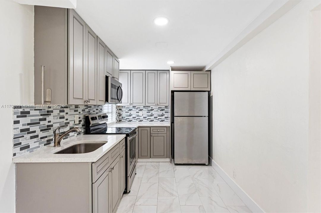 Active With Contract: $1,650 (1 beds, 1 baths, 600 Square Feet)