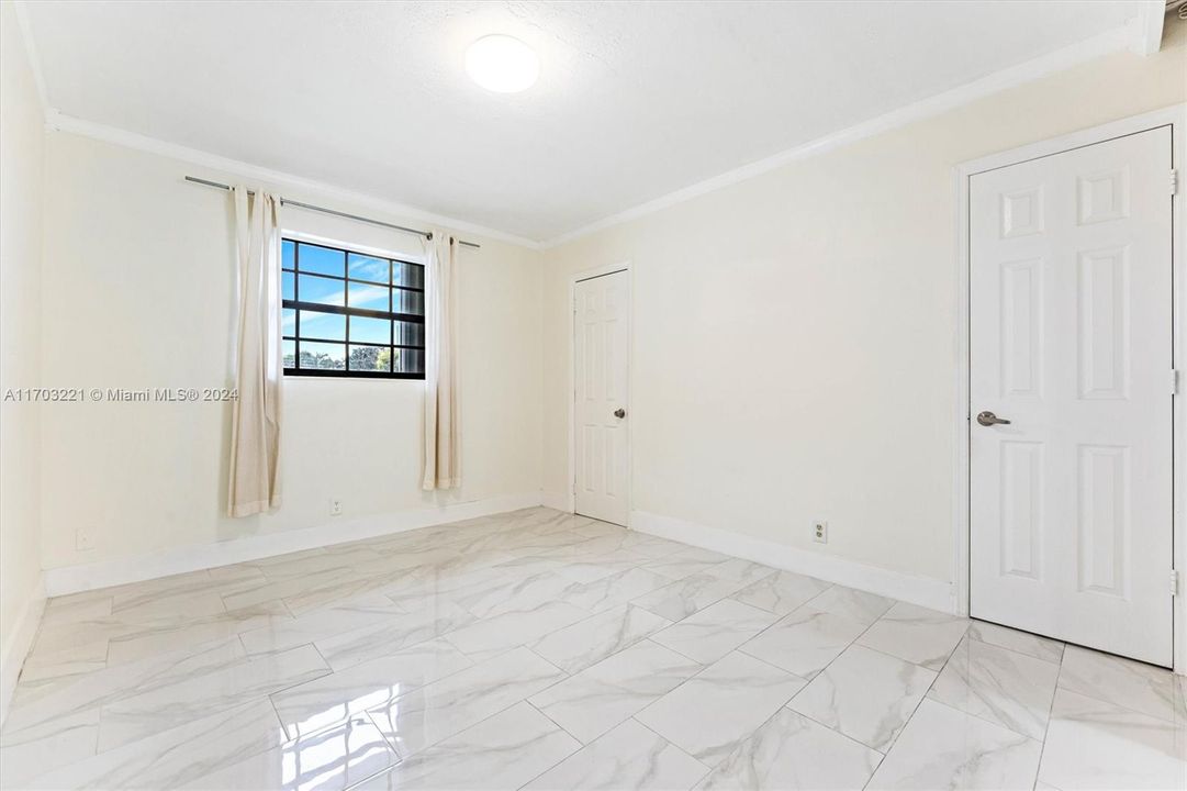 Active With Contract: $1,650 (1 beds, 1 baths, 600 Square Feet)