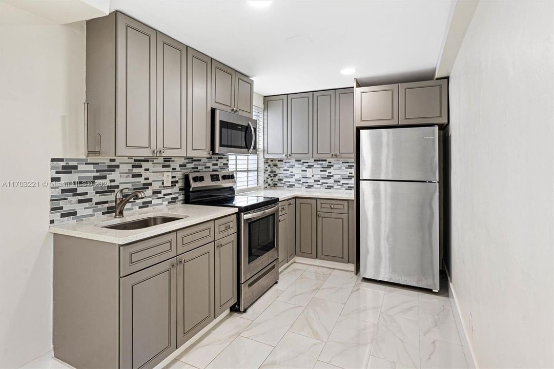 Active With Contract: $1,650 (1 beds, 1 baths, 600 Square Feet)