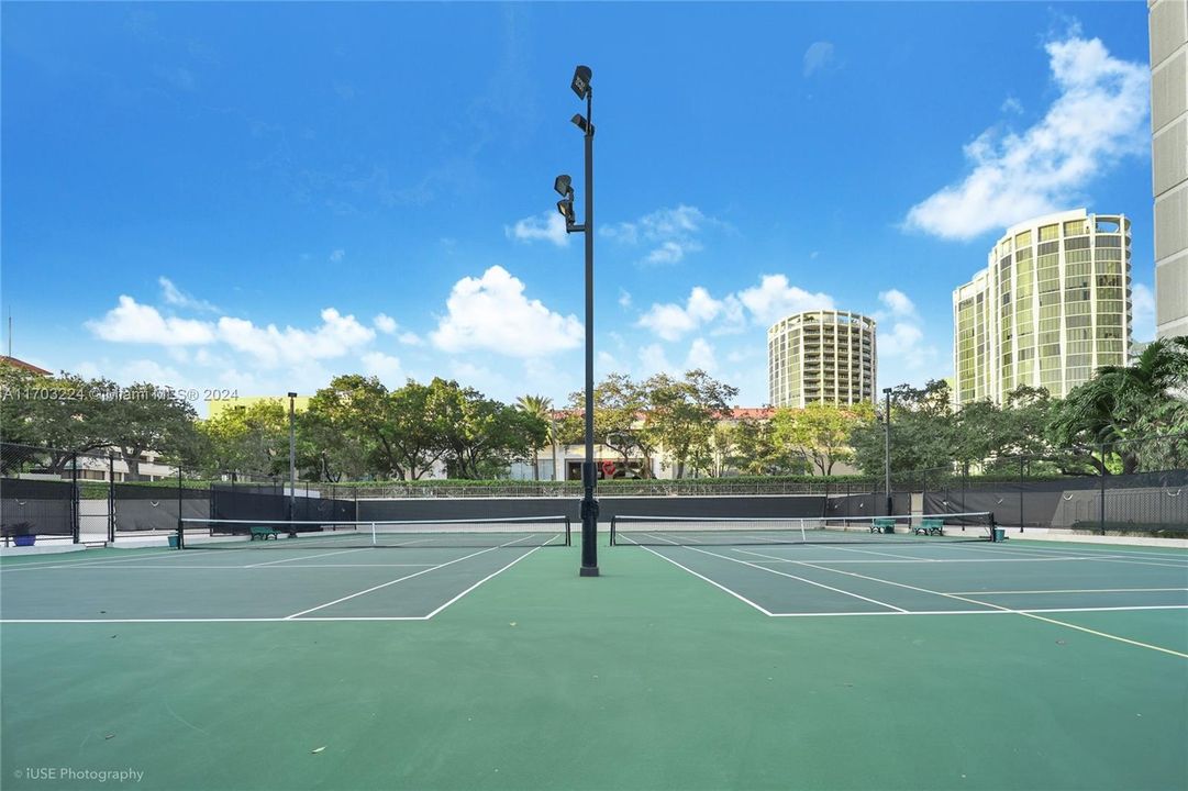 For Sale: $1,790,000 (3 beds, 2 baths, 1587 Square Feet)