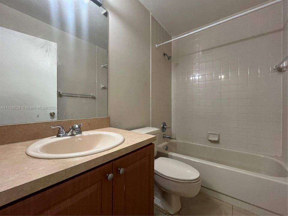 For Rent: $1,950 (2 beds, 2 baths, 1032 Square Feet)